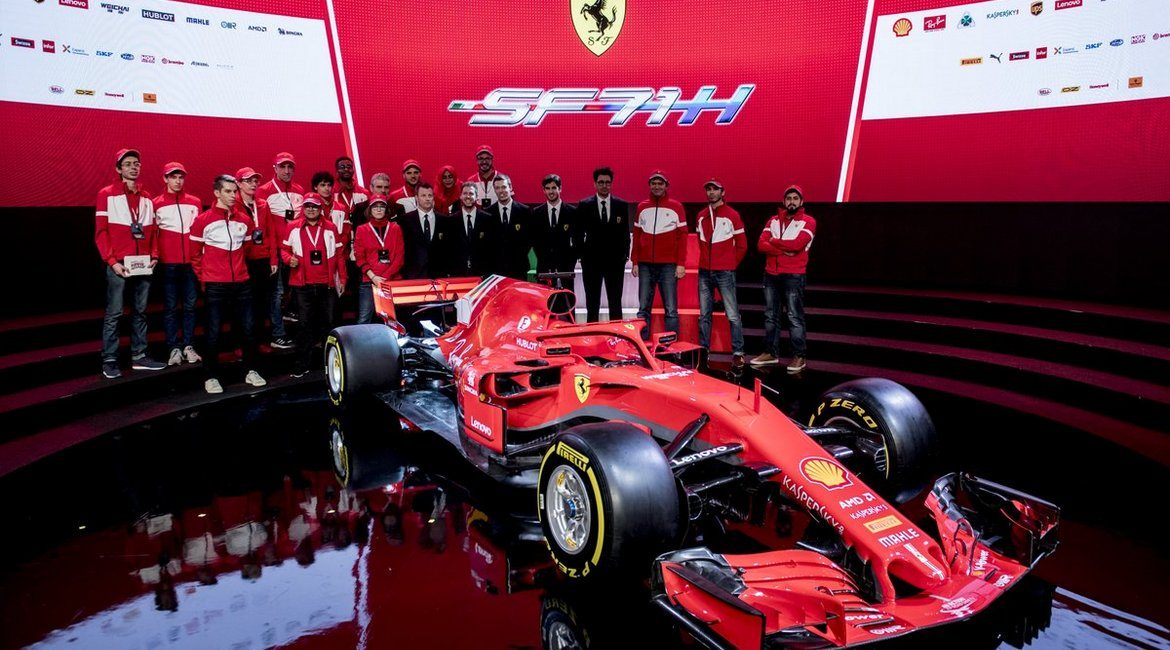 Il rosso e il grigio: è sempre Ferrari contro Mercedes