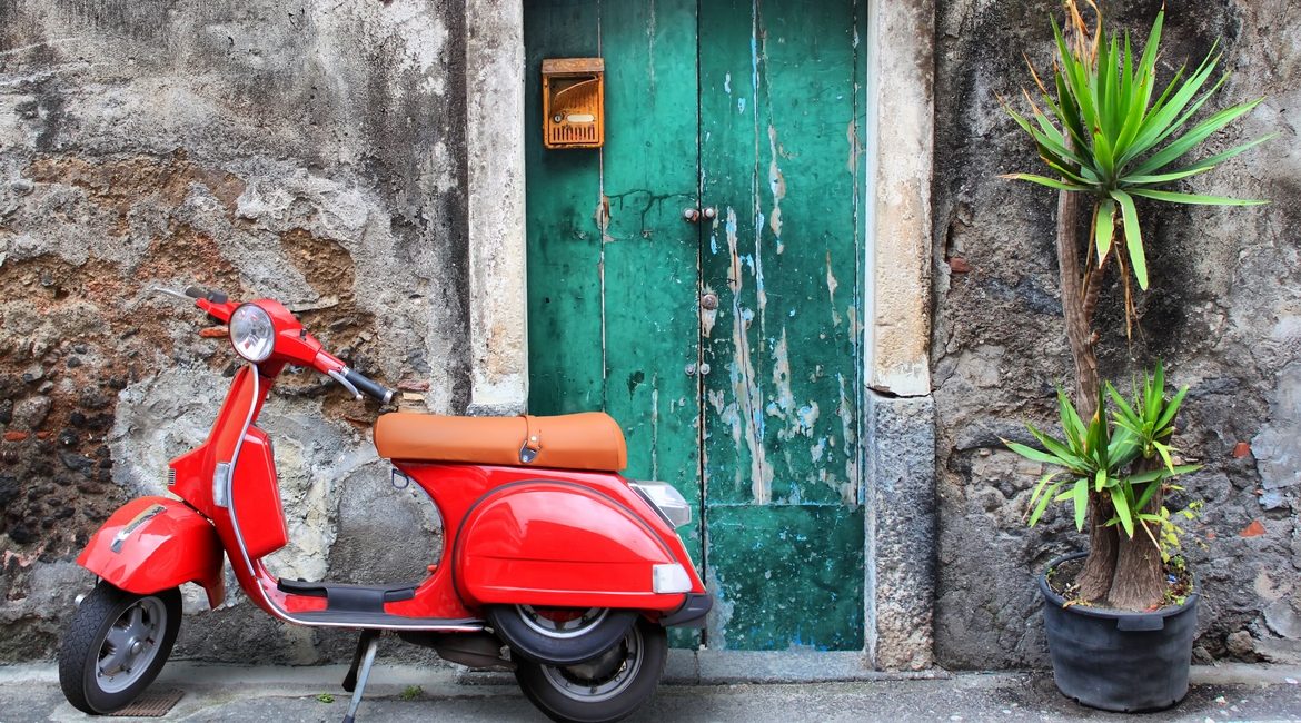 Vespa, il &#8220;miracolo italiano&#8221; corre sulle due ruote