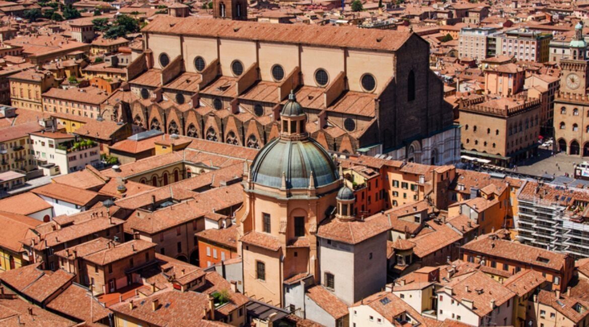 Svolta verde per Bologna, da gennaio ZTL ambientale e bonus mobilità