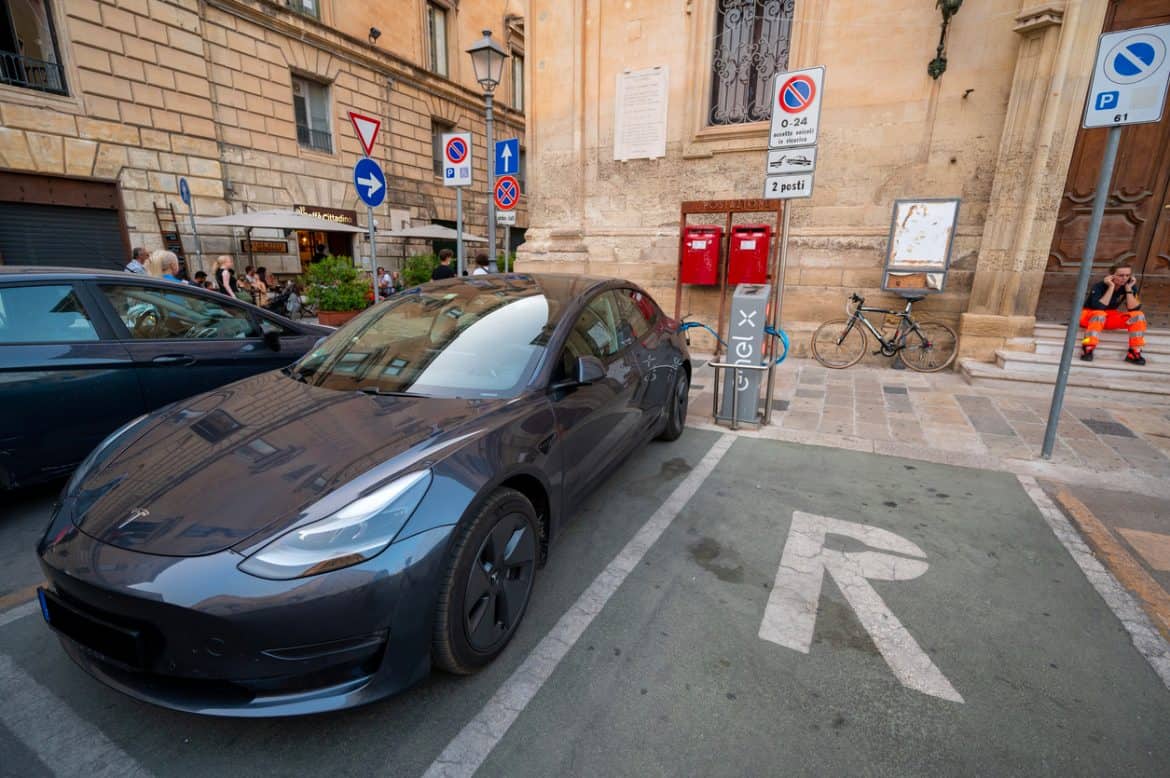 Auto Elettriche: Roma al Vertice della Mobilità Sostenibile