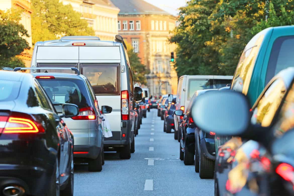 L’auto: regina delle strade italiane, ma con nuove sfide all’orizzonte
