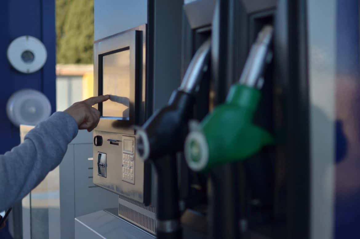 Telepass rivoluziona il rifornimento: ora paghi il carburante direttamente dall’app