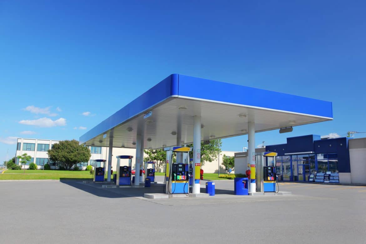 Tetto prezzi carburanti: Eni e Q8 prorogano fino a fine 2026